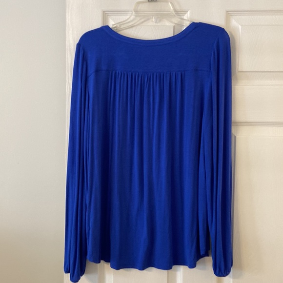 Lilly Pulitzer Shirt long sleeves size M color blue lengths 27” bust 36/38” - Picture 6 of 12